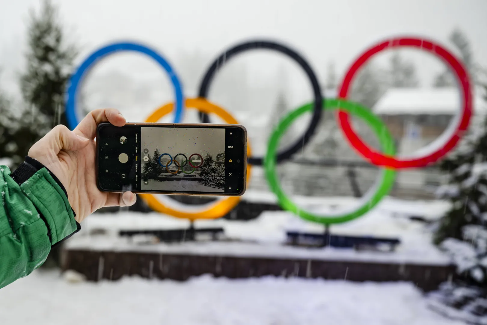 Kola olimpijskie w Cortinie d'Ampezzo	Fot. PAP/EPA/JEAN-CHRISTOPHE BOTT
