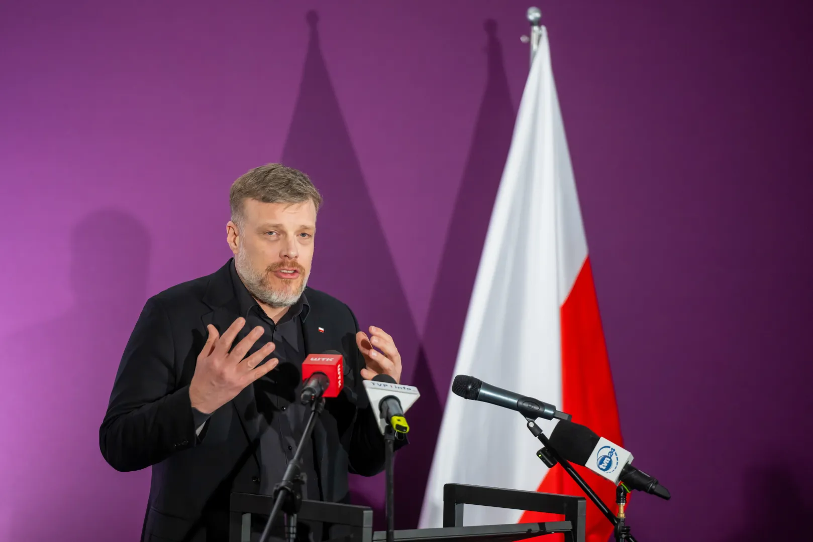 Adrian Zandberg. Fot. PAP/Jakub Kaczmarczyk