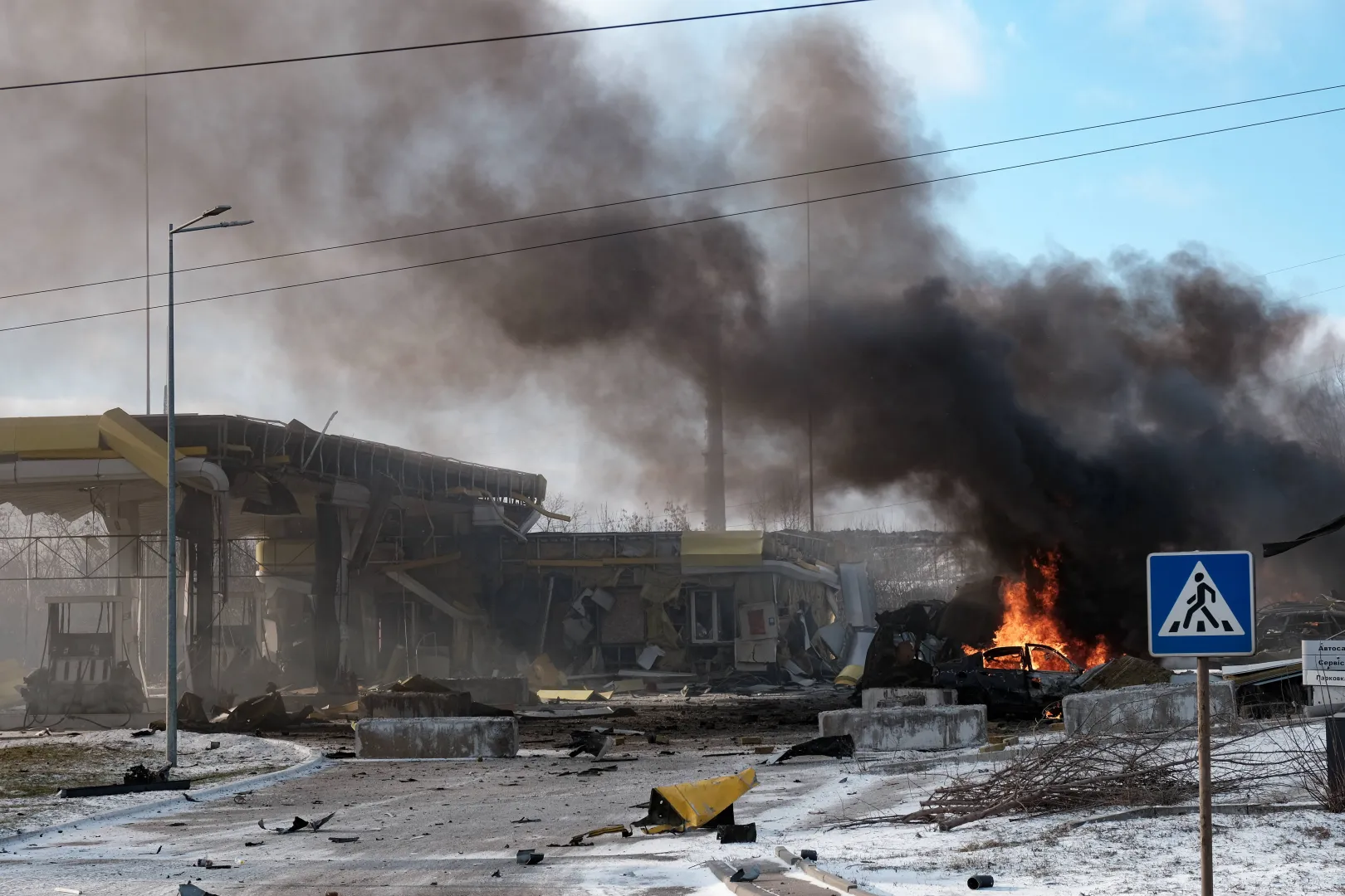Удар российских беспилотников по автозаправной станции в Краматорске. Донецкая область, Украина. 9 февраля 2026 года. Фотоиллюстрация. Fot. PAP/EPA/Maria Senovilla