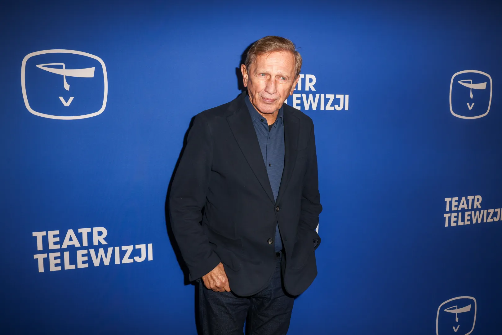 Aktor i reżyser Jan Englert przed pokazem prasowym spektaklu Teatru Telewizji pt. "Bezimienne dzieło" Stanisława Ignacego Witkiewicza Fot. PAP/Albert Zawada