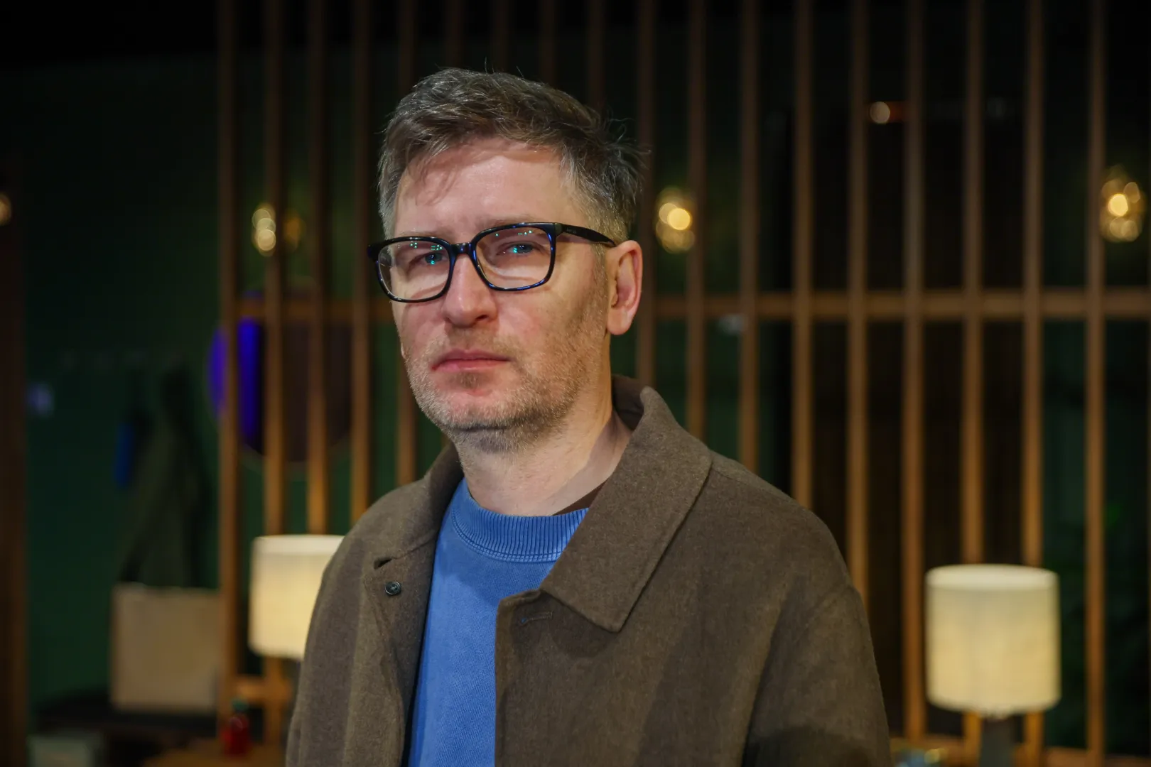 Reżyser Jarosław Tumidajski na próbie medialnej spektaklu „23 i pół godziny” na Scenie w Baraku Teatru Współczesnego w Warszawie. Fot. PAP/Leszek Szymański