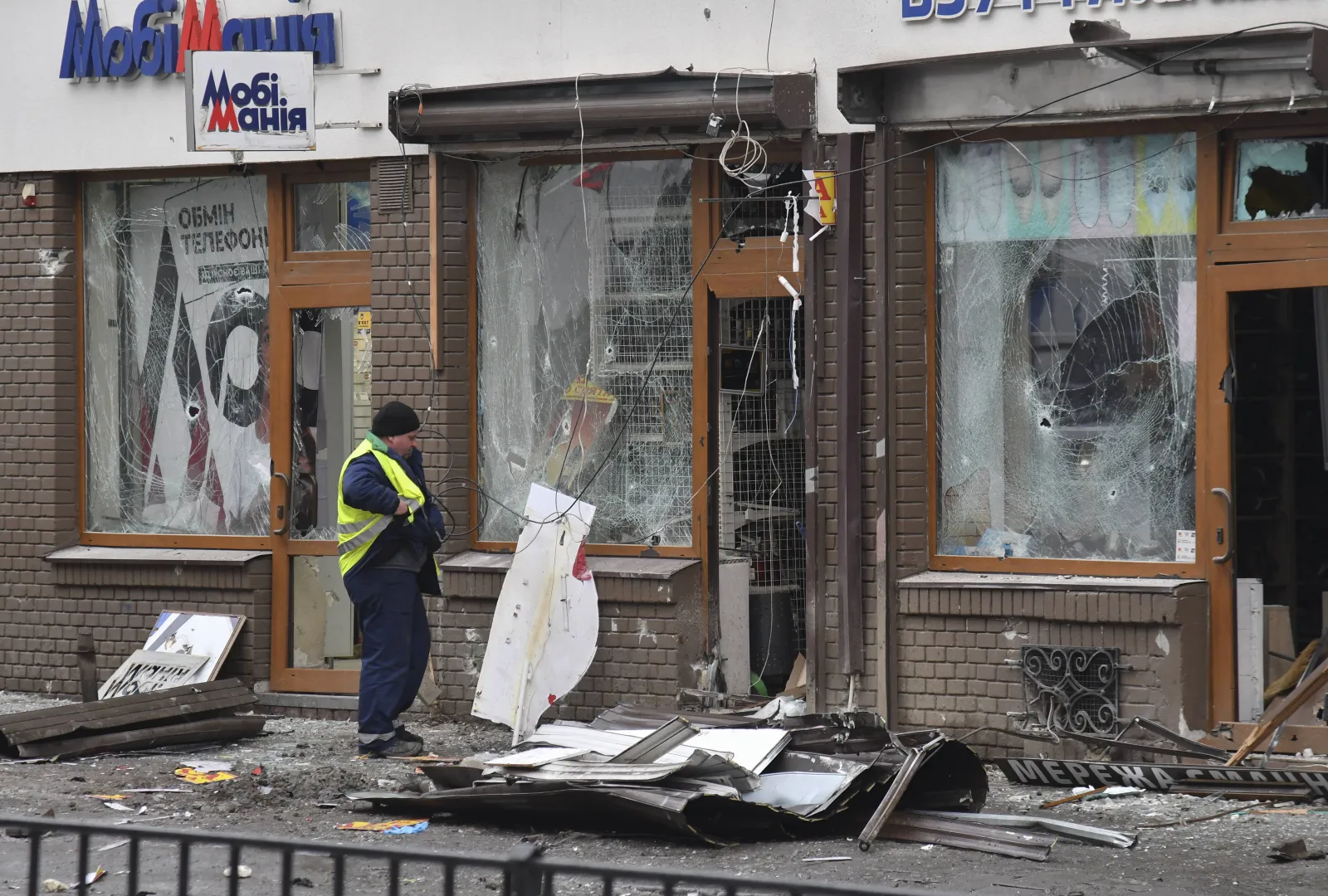 Последствия двойного взрыва в центре Львова. Fot.: PAP/EPA/ MYKOLA TYS 
