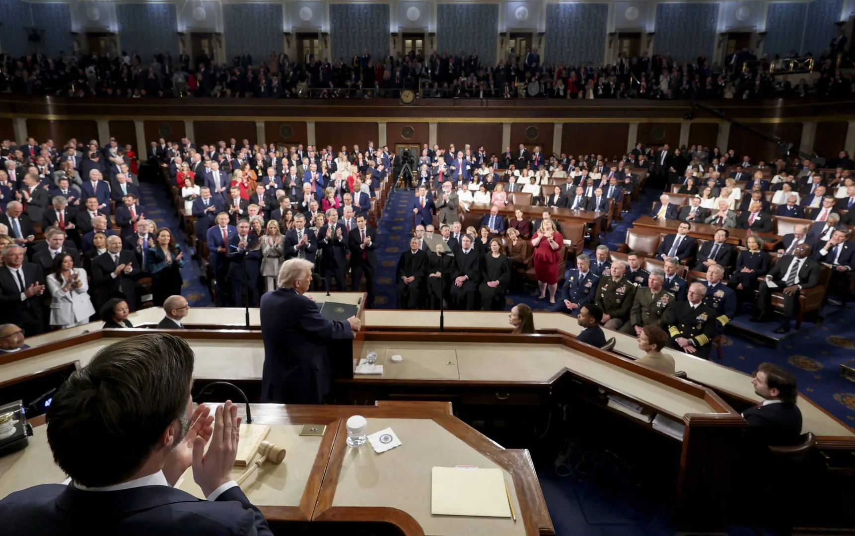 Donald Trump wygłasza orędzie w Kongresie USA. Fot. PAP/EPA/JESSICA KOSCIELNIAK 