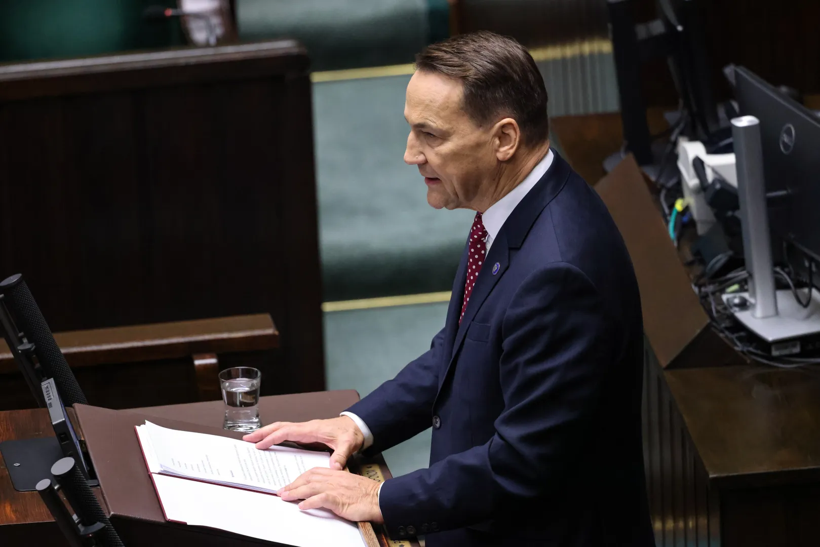 Министр иностранных дел Польши Радослав Сикорский во время выступления в Сейме. 26.02.2026 г. Fot. PAP/Albert Zawada