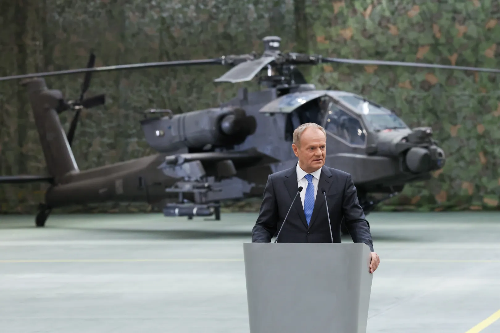  Premier Donald Tusk na uroczystości zawarcia umów offsetowych między Wojskowymi Zakładami Lotniczymi nr 1 S.A. a Lockheed Martin Fot. PAP/Marian Zubrzycki