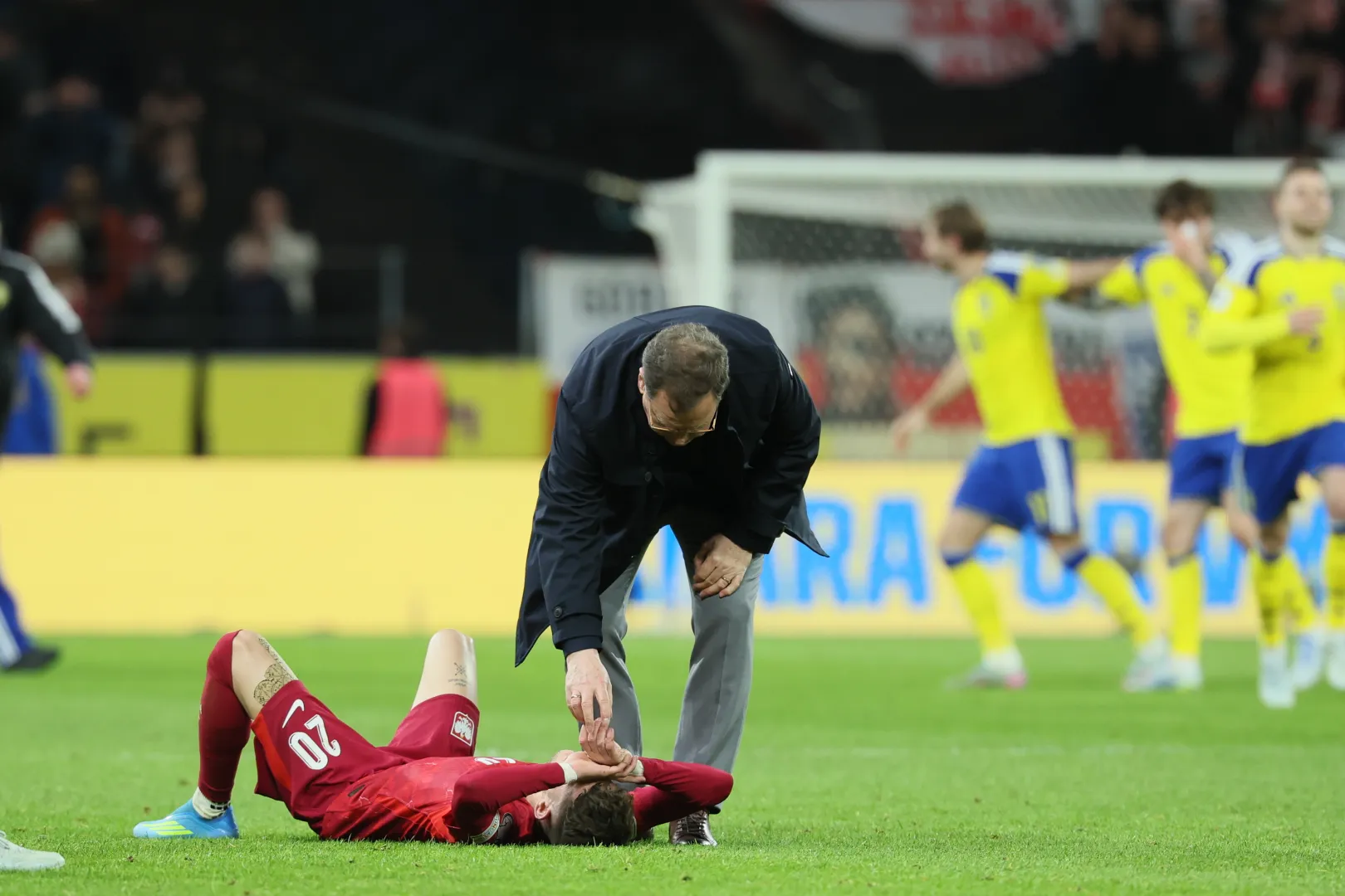 Trener reprezentacji Polski Jan Urban i piłkarz Sebastian Szymański. Fot. PAP/Leszek Szymański