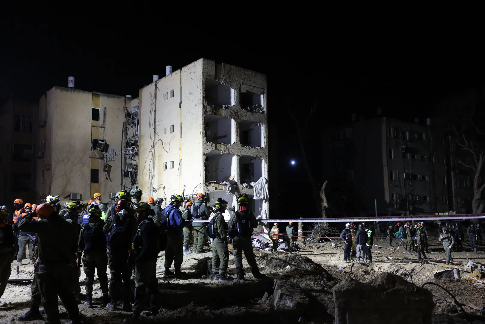 Z powodu napływu rannych szpital w Aradzie ogłosił stan wyjątkowy po ataku – przekazało izraelskie pogotowie. Fot. PAP/EPA/PAP/EPA/ABIR SULTAN