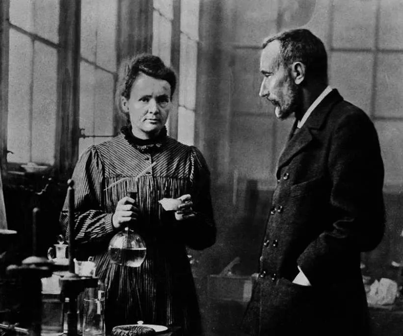 Maria Skłodowska-Curie i Piotr Curie. Fot. Wikimedia commons/Domena publiczna