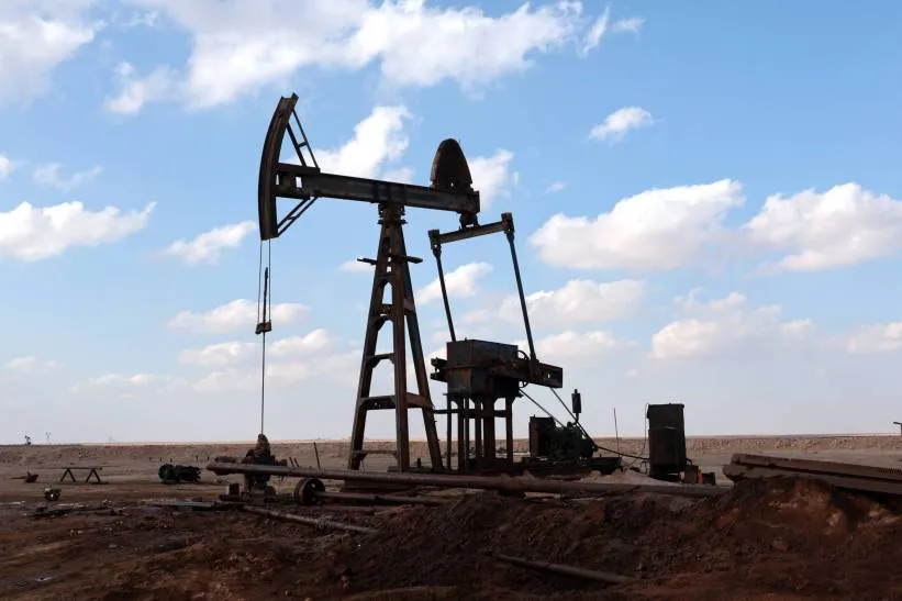 Ropa naftowa (zdjęcie ilustracyjne). Fot. EPA/MOHAMMED AL-RIFAI