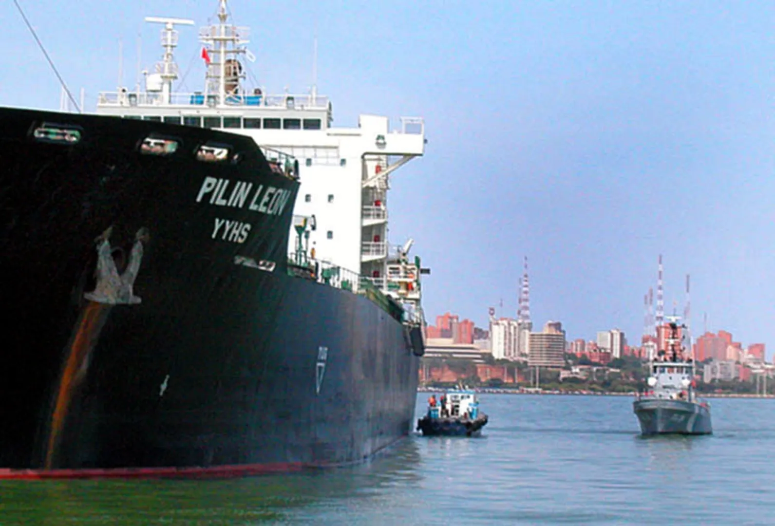 Minister energii USA: możliwe, że zaczniemy eskortować tankowce przez Ormuz przed końcem marca. Fot. PAP/EPA/	ENRIQUE RIVAS (zdjęcie ilustracyjne)