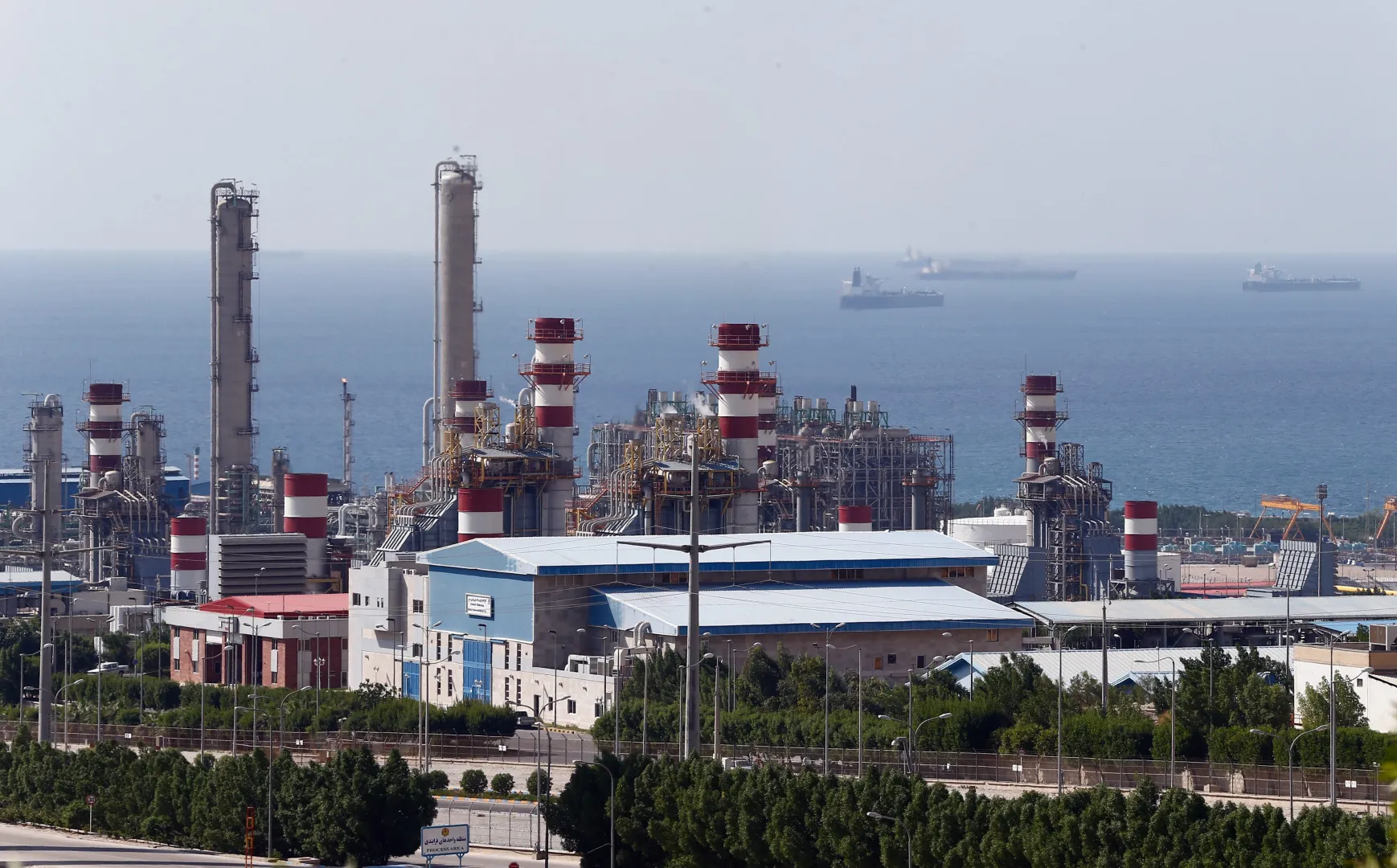 South Pars, największe znane złoże gazu ziemnego na świecie, fot. PAP/EPA/ABEDIN TAHERKENAREH