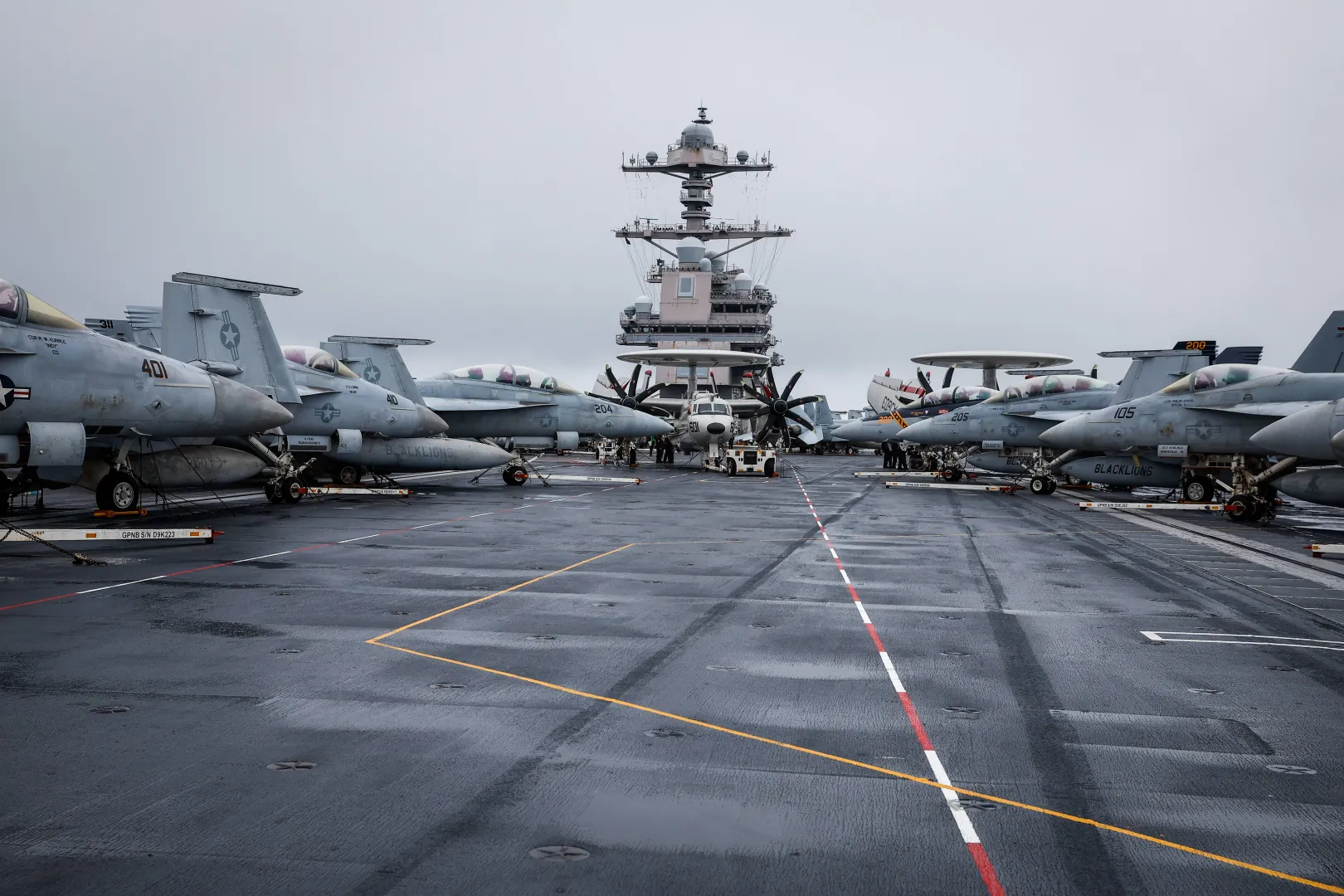 Myśliwce na lotniskowcu USS Gerald R. Ford, fot. PAP/EPA/STEPHANIE LECOCQ