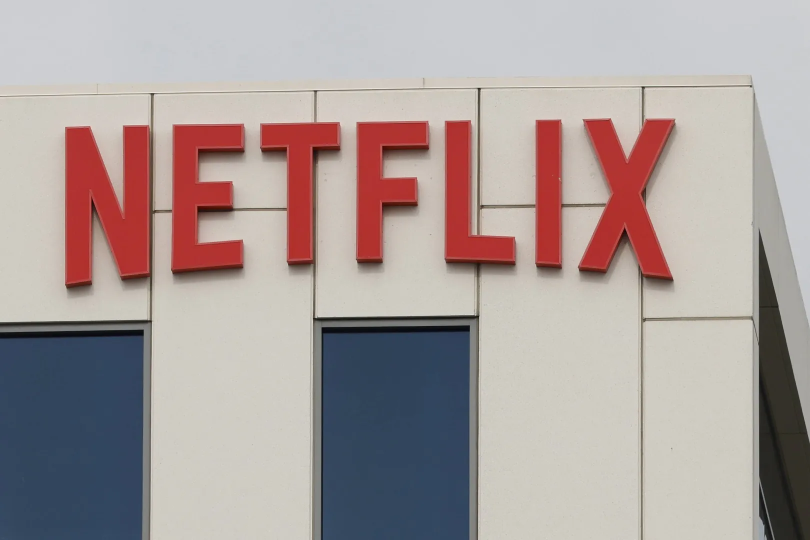 Netflix logo. Fot. PAP/EPA/CAROLINE BREHMAN