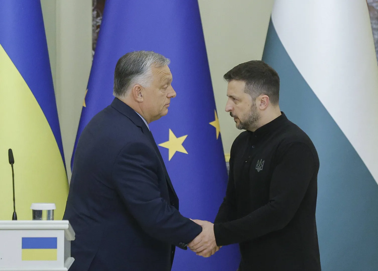 Premier Węgier Viktor Orban i prezydent Ukrainy Wołodymyr Zełenski. Fot. PAP/EPA/SERGEY DOLZHENKO