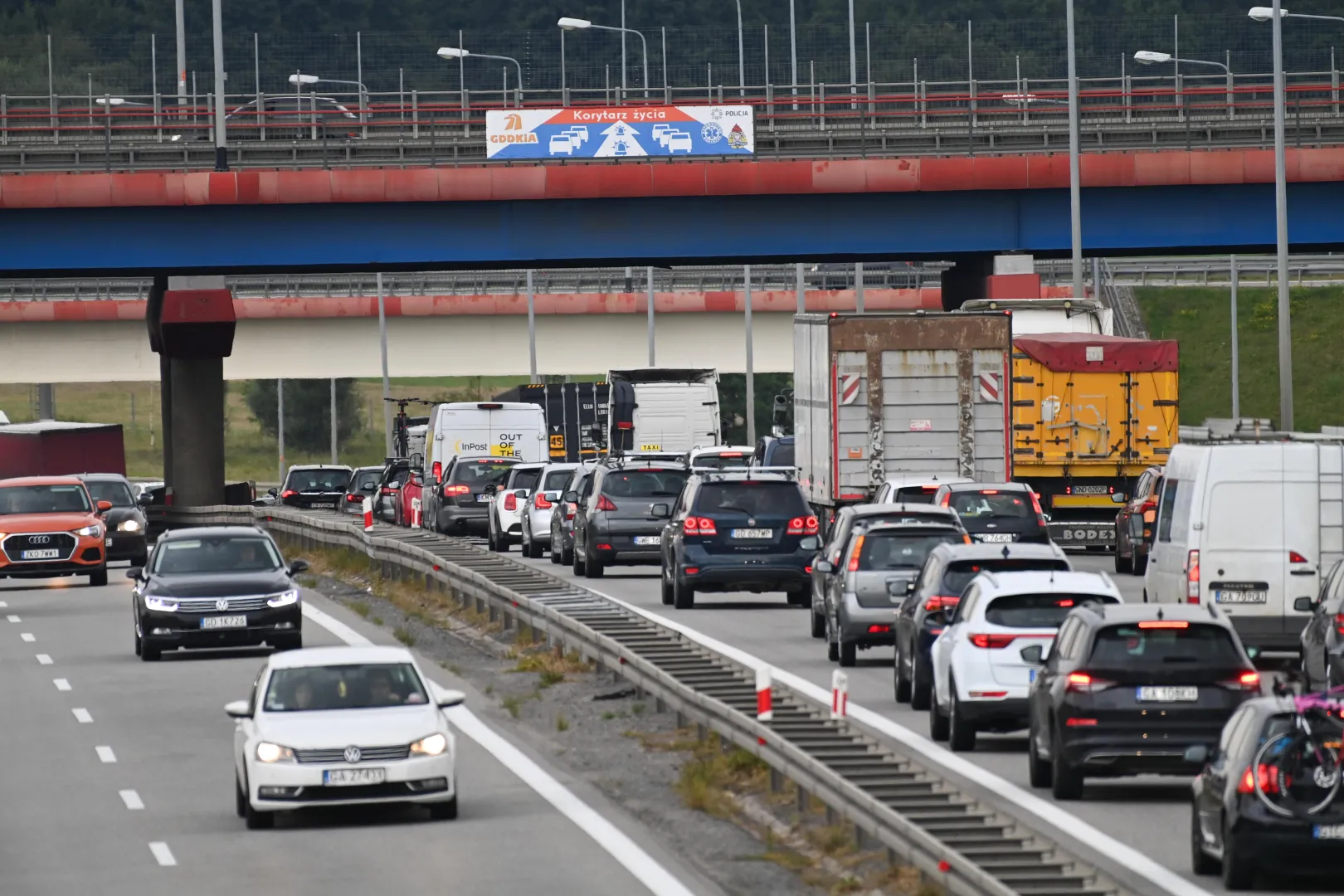Utrudnienia w ruchu mogą potrwać do godz. 13 w niedzielę. Fot. PAP/	Andrzej Jackowski (zdjęcie ilustracyjne)