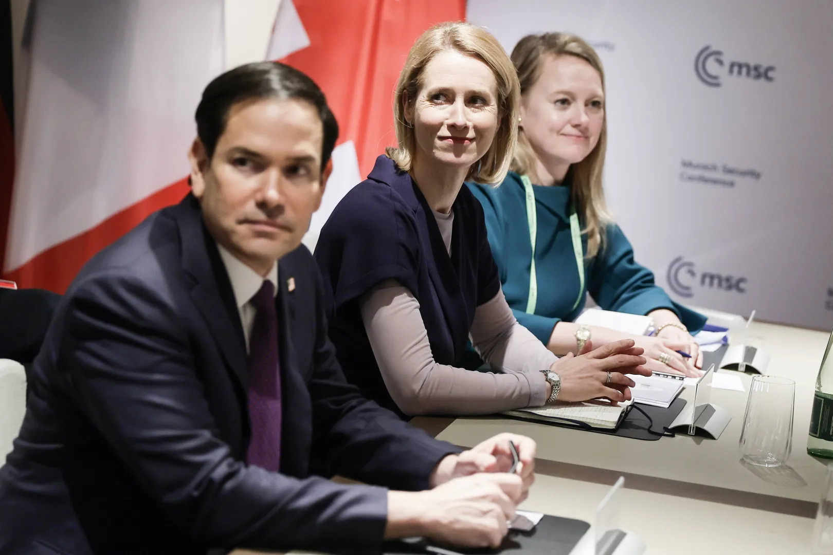 Госсекретарь США Марко Рубио и глава дипломатии ЕС Кая Каллас (посередине) во время конференции в Мюнхене в 2025 году. Фотоиллюстрация. Fot. PAP/EPA/Ronald Wittek/Pool