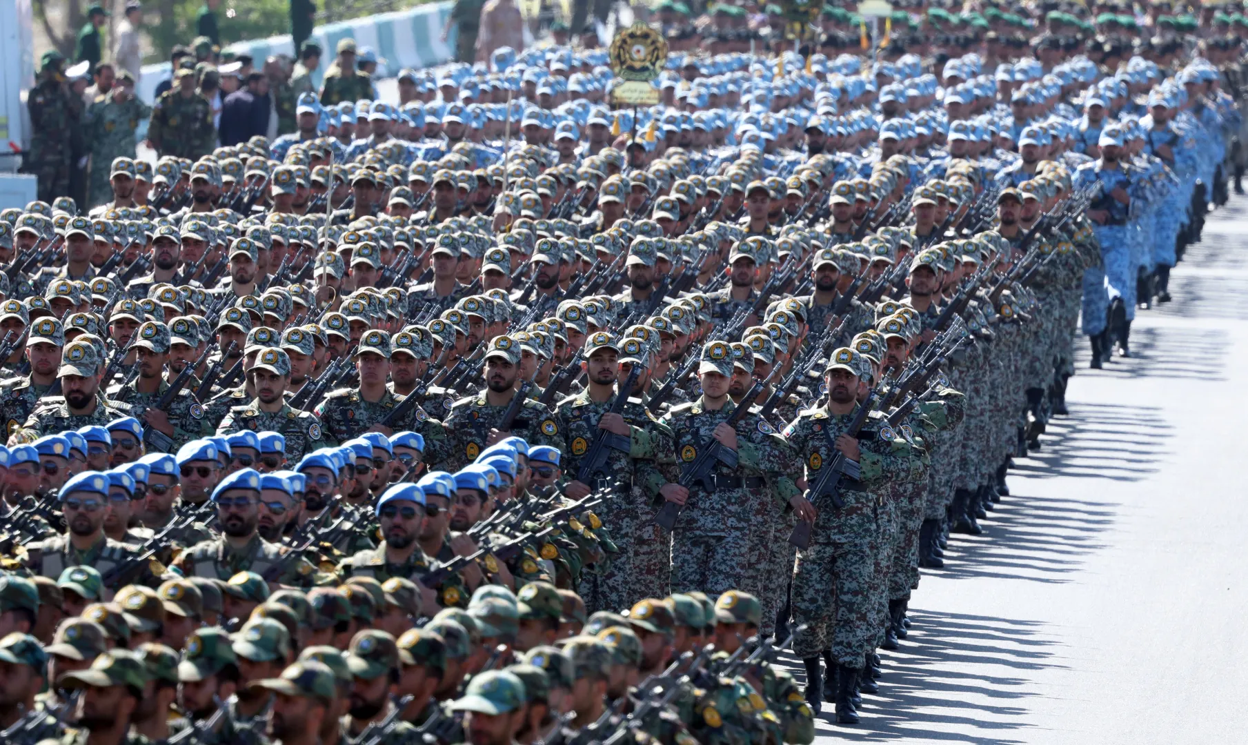 Strażnicy Rewolucji: jesteśmy gotowi na co najmniej pół roku wojny. Fot. PAP/EPA/	ABEDIN TAHERKENAREH