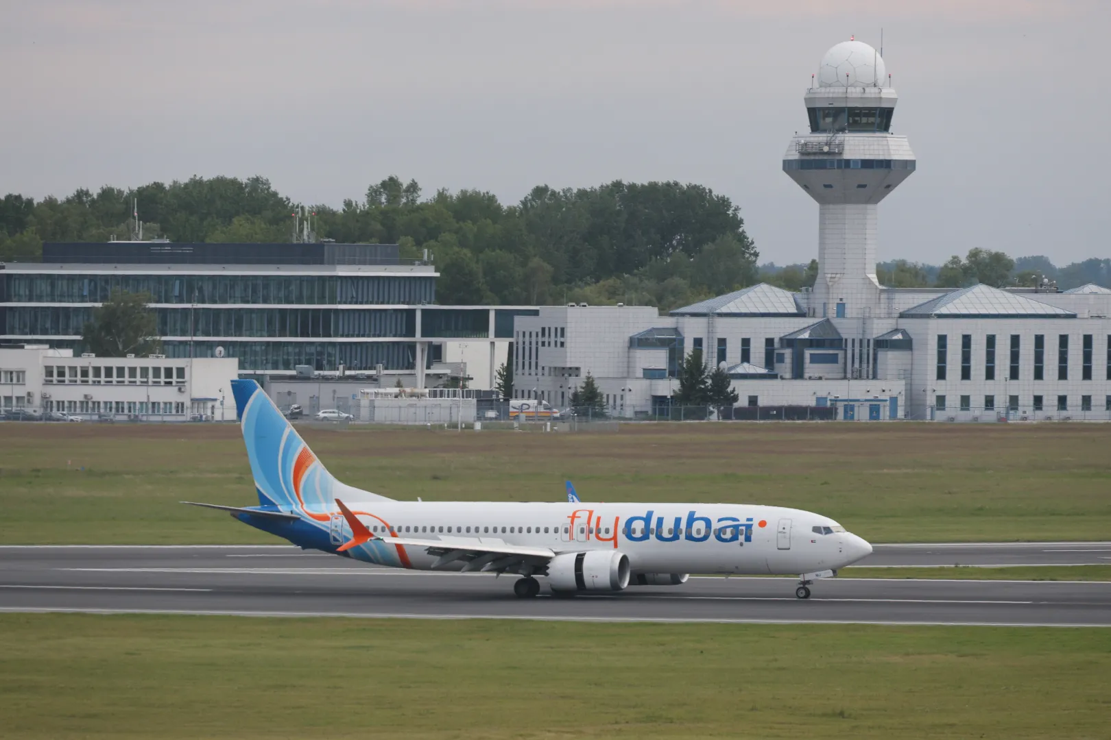 Samolot lini Flydubai na lotnisku Okęcie. Zdj. ilustracyjne. Fot. PAP/Paweł Supernak