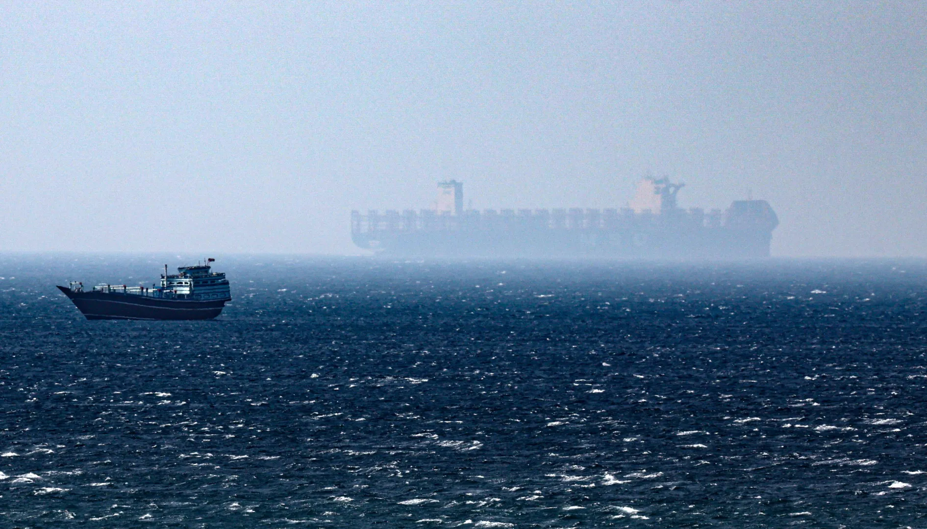 Statki w cieśninie Ormuz Fot. PAP/EPA/ALI HAIDER