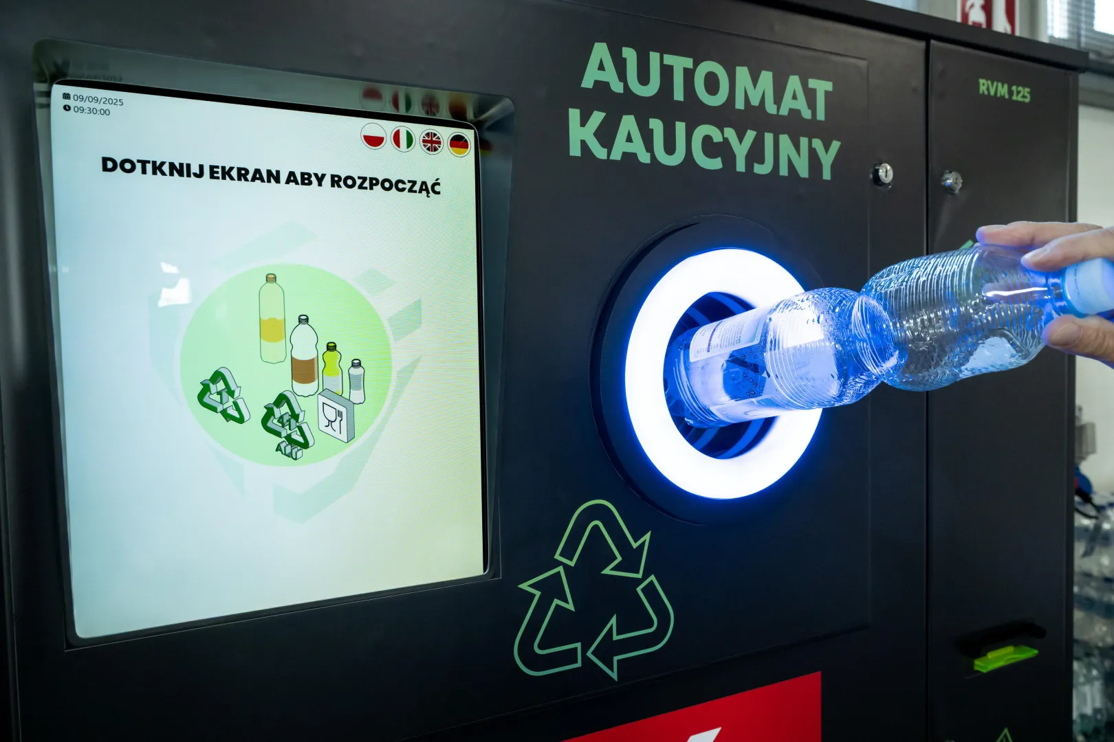 Automat kaucyjny. Fot. PAP/	Tytus Żmijewski