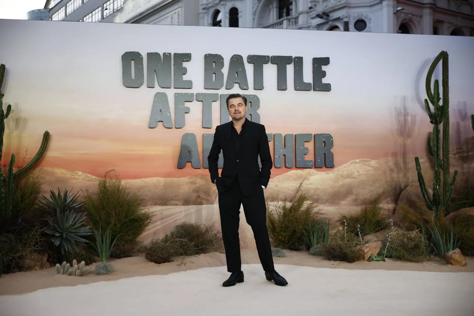 Leonardo DiCaprio na premierze filmu „Jedna bitwa po drugiej”. Fot. PAP/EPA/TOLGA AKMEN