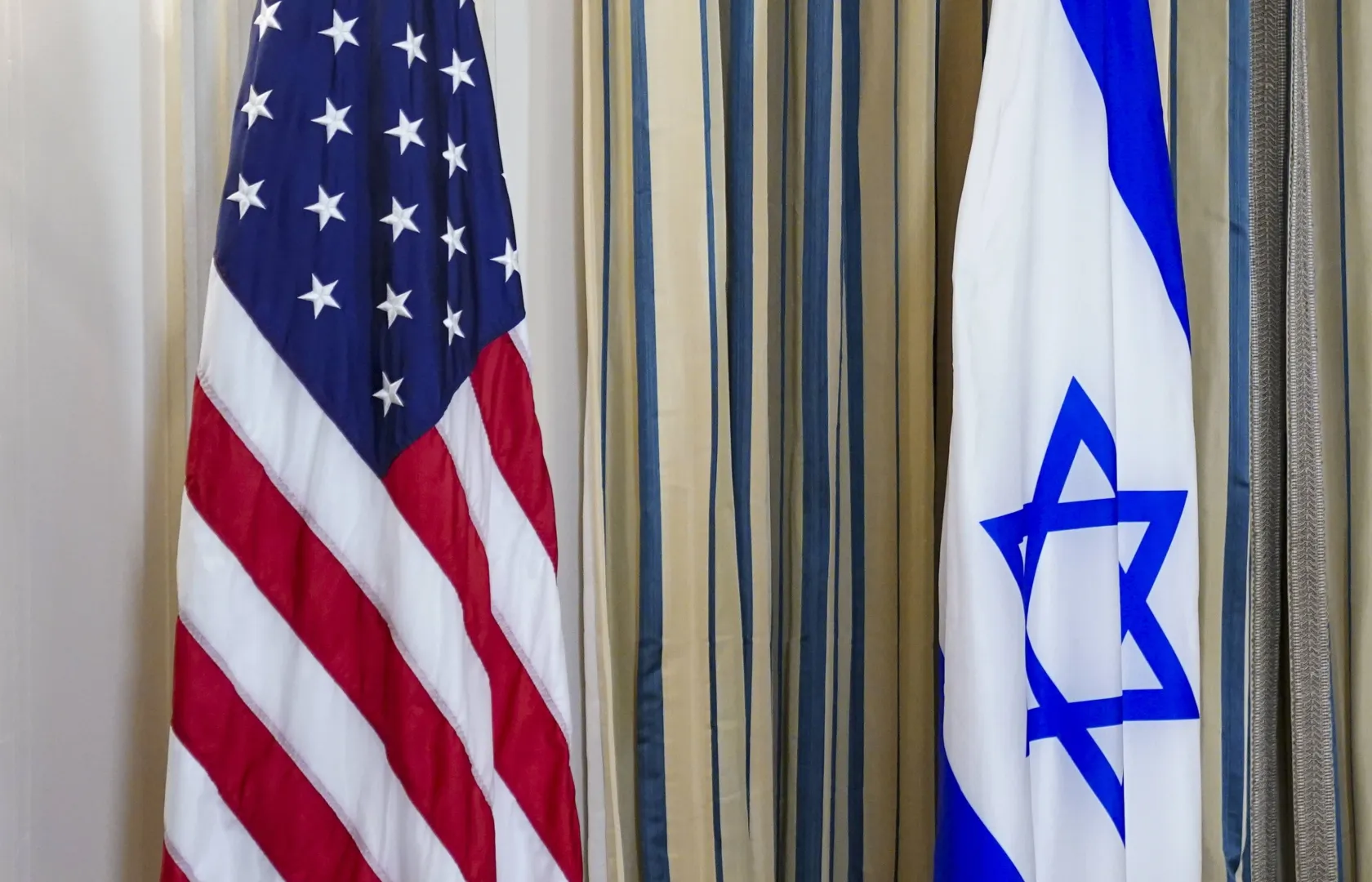 Flaga Stanów Zjednoczonych i Izraela. Fot. EPA/WILL OLIVER 