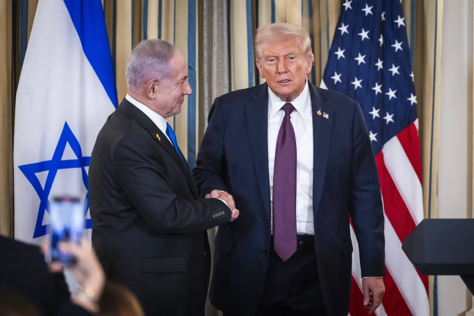 Benjamin Netanjahu i Donald Trump Fot. PAP/EPA/JIM LO SCALZO / POOL