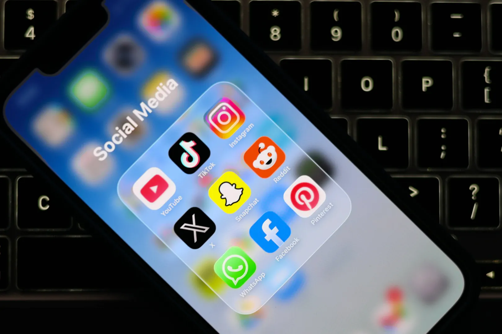 Media społecznościowe (zdjęcie ilustracyjne). Fot. EPA/ADAM VAUGHAN