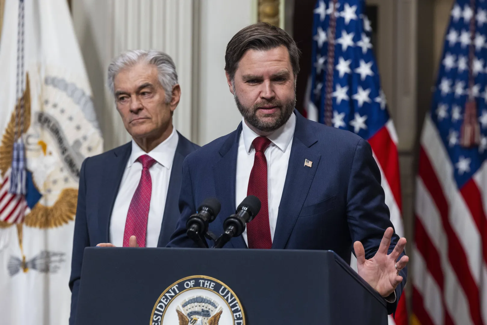 Mehmet Oz, J.D. Vance. Fot. PAP/EPA/JIM LO SCALZO