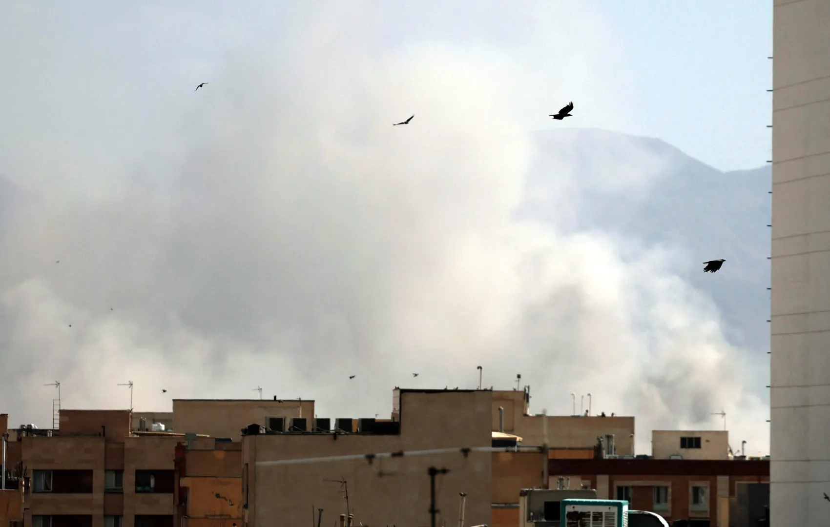 Atak na Teheran. Fot. PAP/EPA/ABEDIN TAHERKENAREH