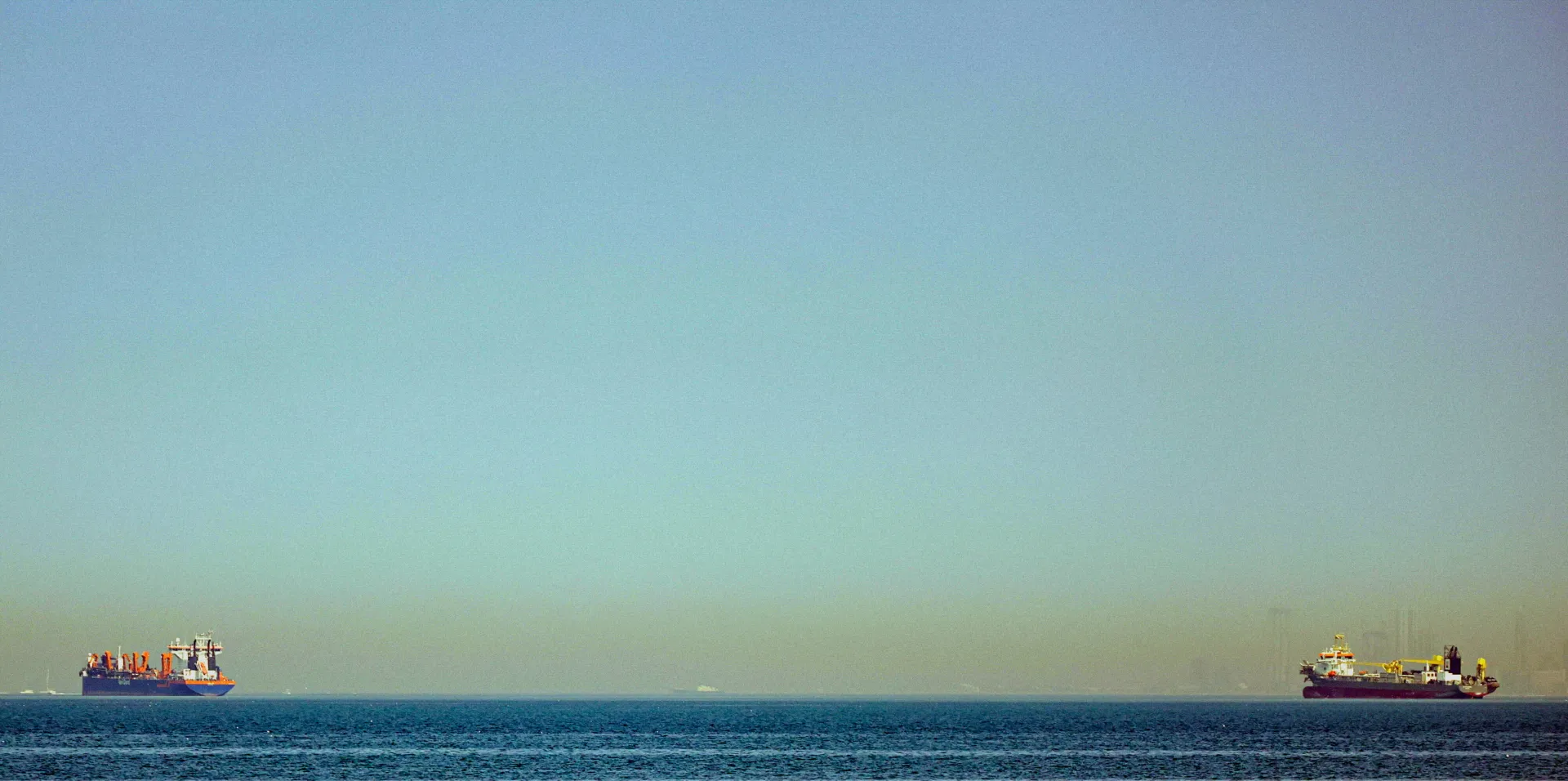 Statki w pobliżu Zjednoczonych Emiratów Arabskich, fot. PAP/EPA/STRINGER