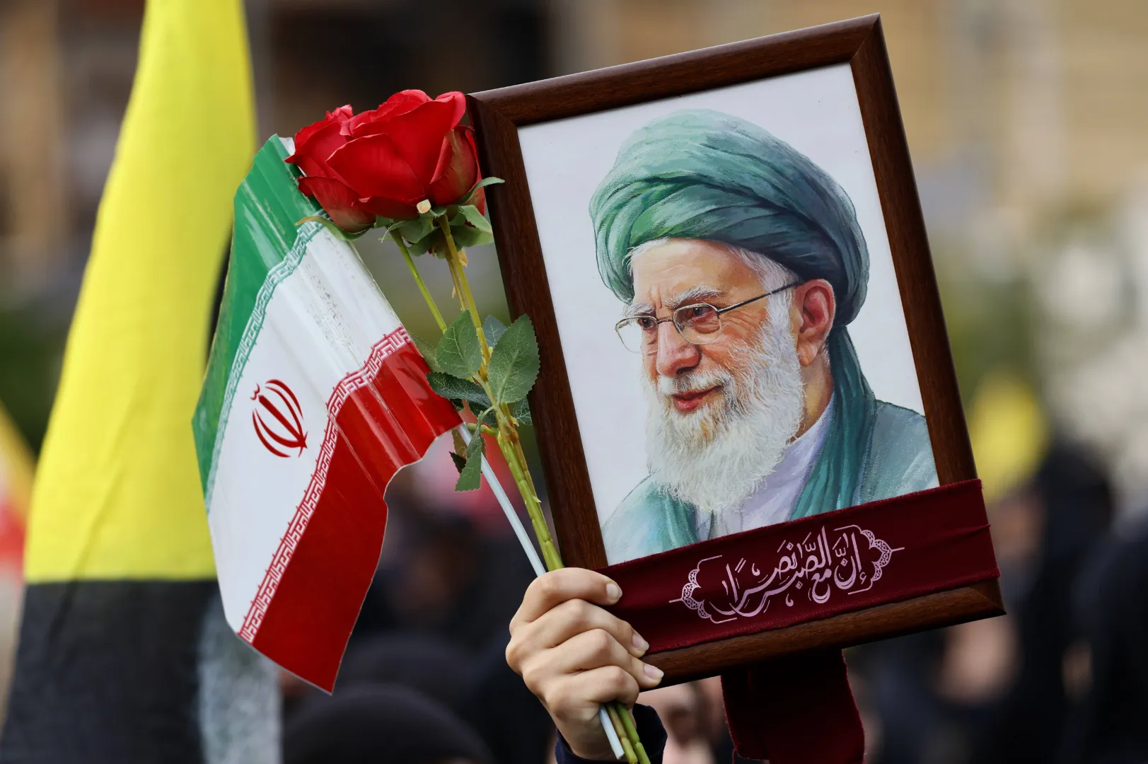 Portret ajatollaha Chameneia. Fot. EPA/WAEL HAMZEH