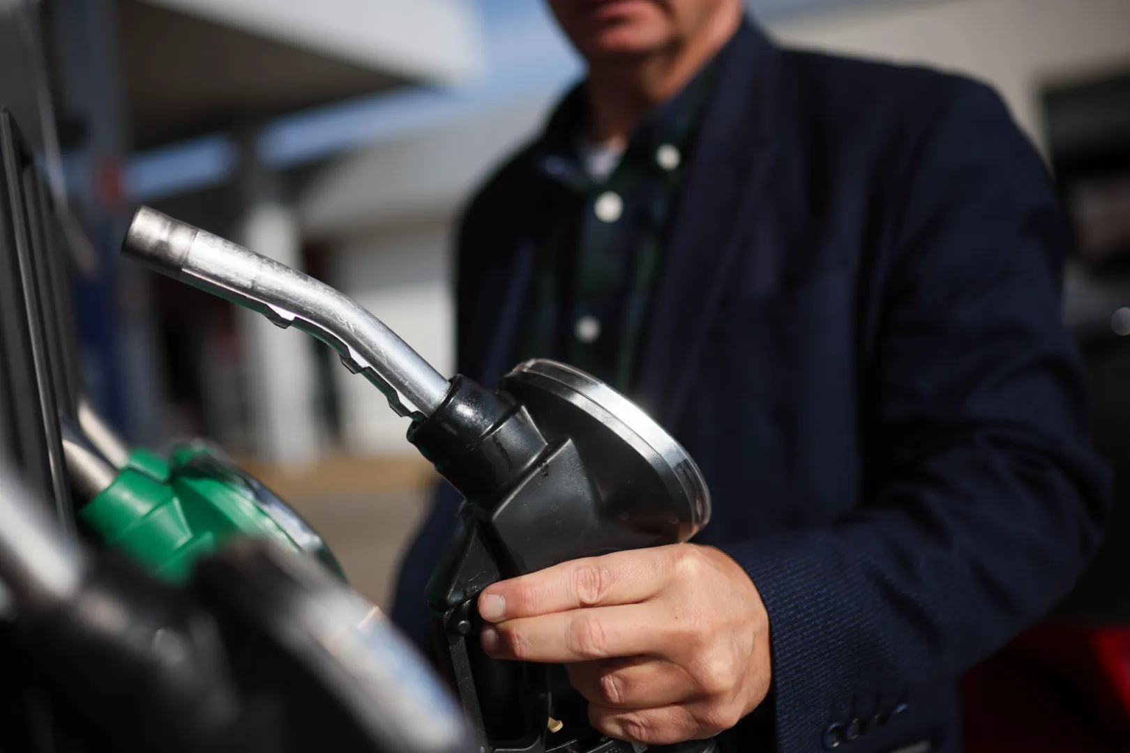 Dystrybutor na stacji paliw Fot. PAP/Leszek Szymański