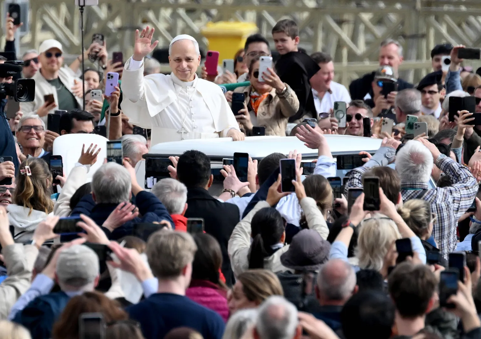 Papież Leon XIV na Placu Świętego Piotra, fot. PAP/EPA/ANSA/ETTORE FERRARI