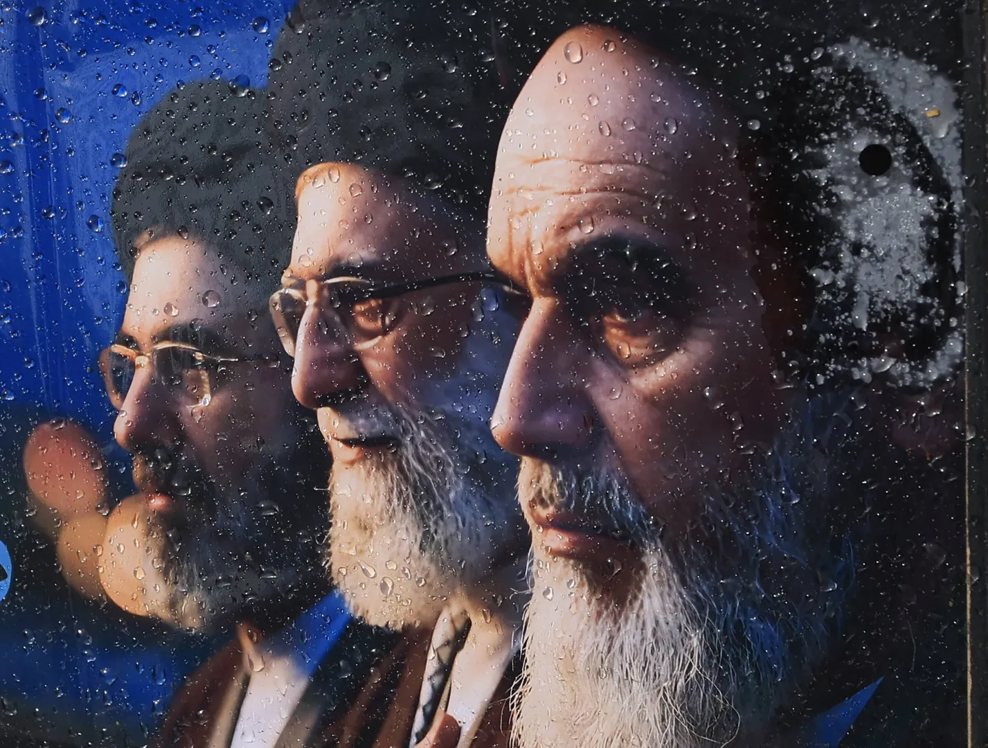 Portret irańskich ajatollahów. Fot. PAP/EPA/YAHYA ARHAB