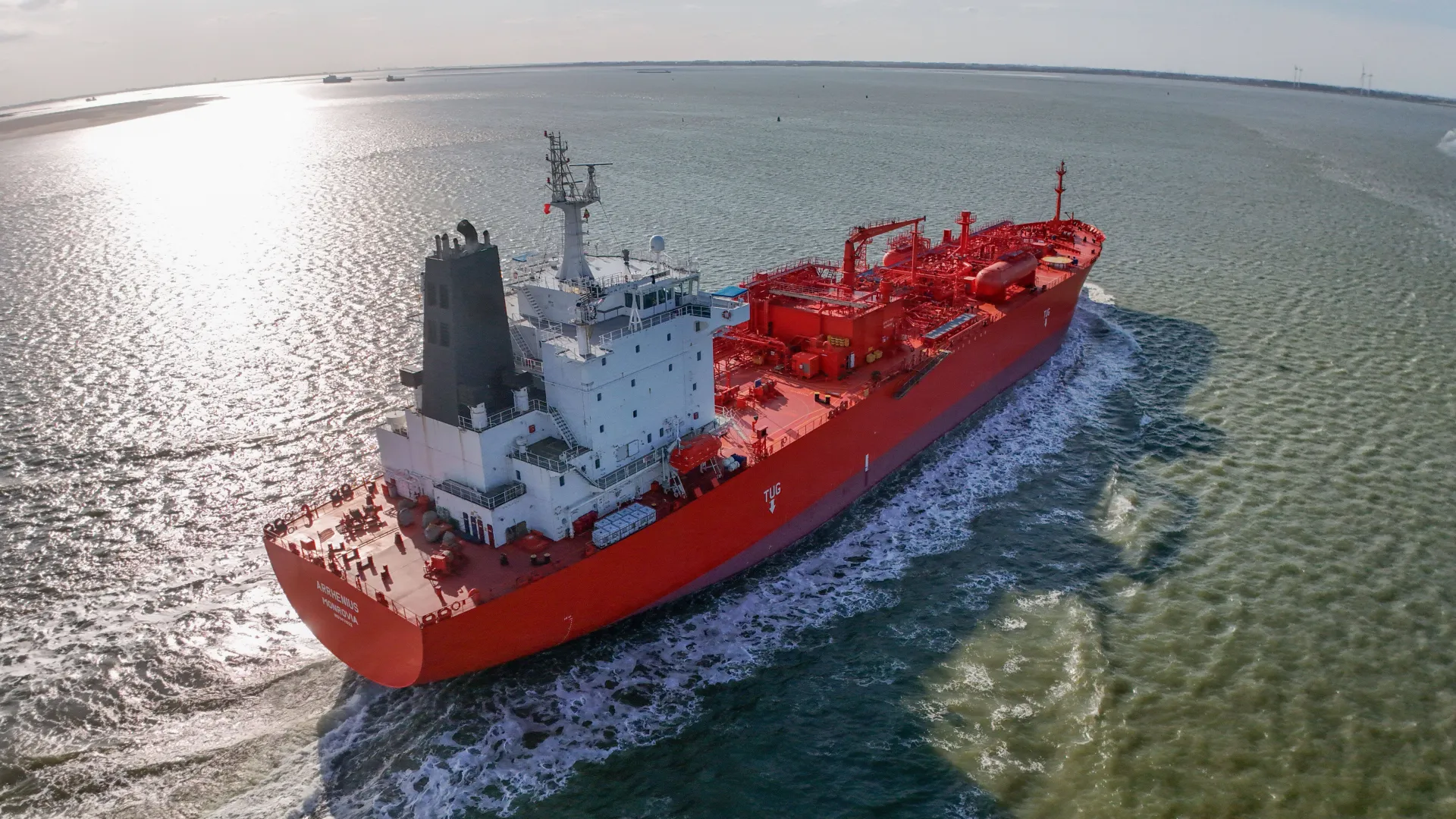 Tankowiec Fot. PAP/EPA/OLIVIER HOSLET