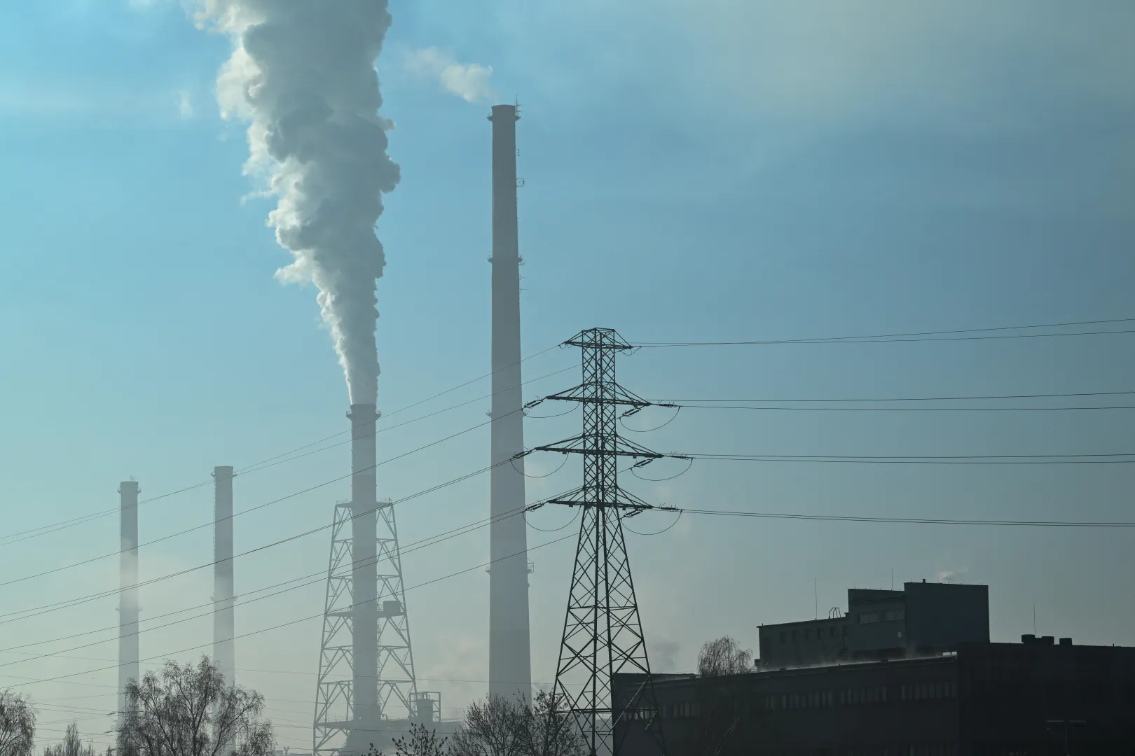 Dym z komina Fot. PAP/Andrzej Jackowski