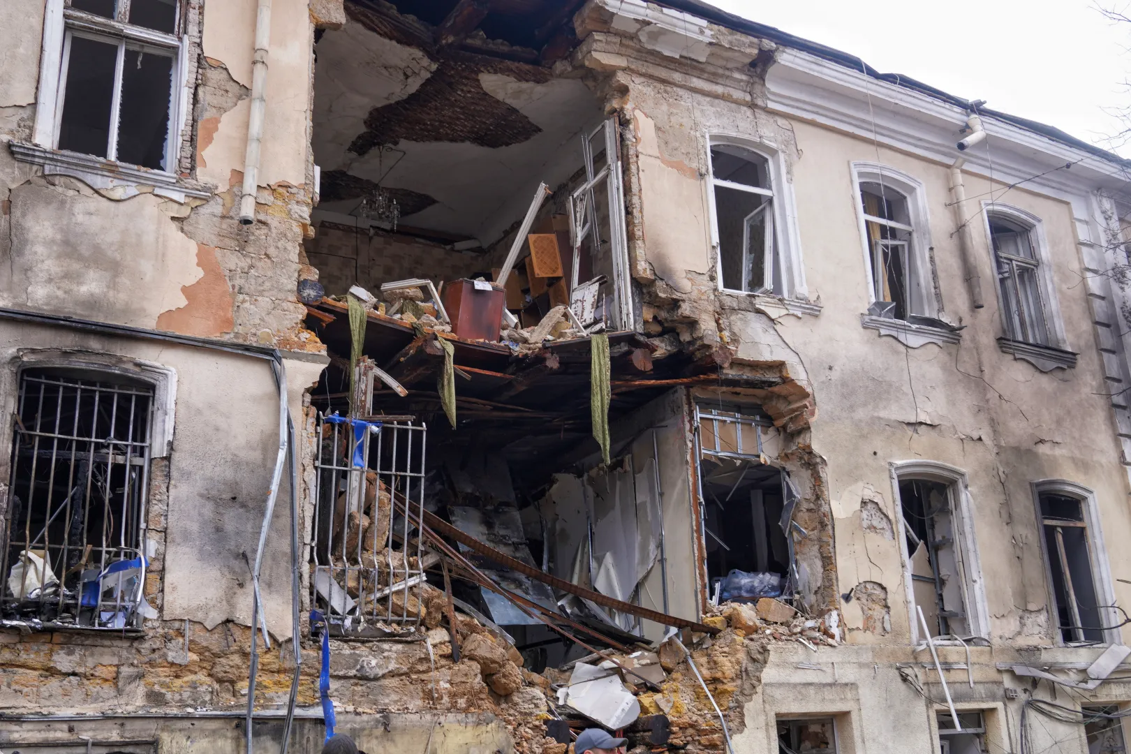 Zniszczenia po rosyjskim ataku dronowym w Odessie, fot. PAP/Alena Solomonova