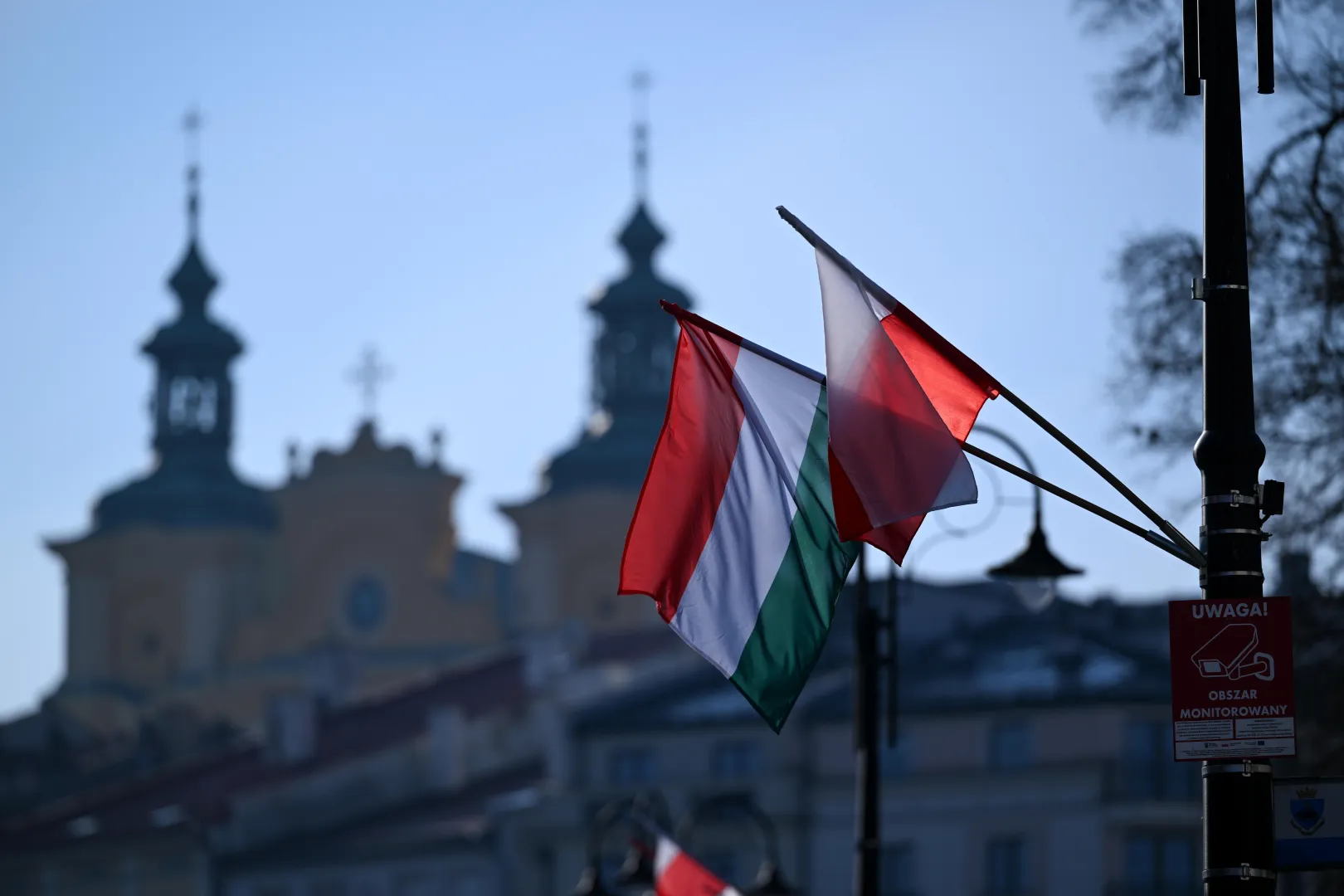 Флаги Венгрии и Польши в Пшемысле в связи с Днём венгерско-польской дружбы.  Fot. PAP/Darek Delmanowicz