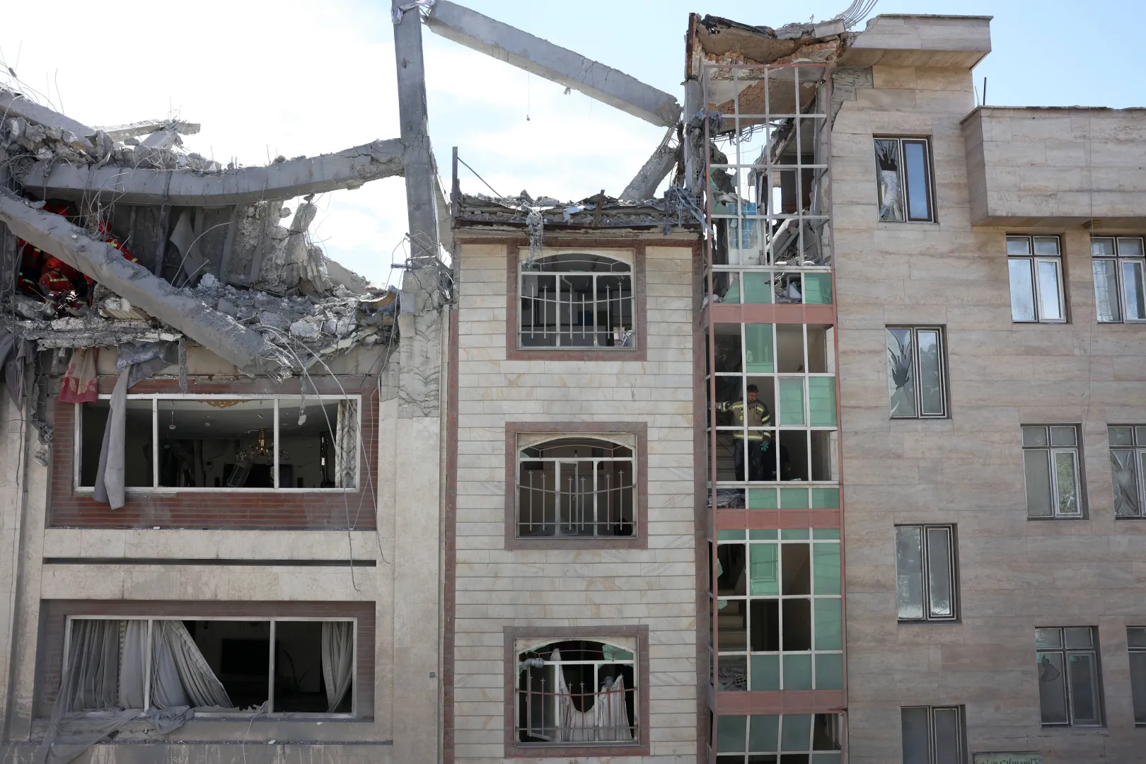 Zniszczenia w Iranie, zdjęcie ilustracyjne. Fot. PAP/EPA/ABEDIN TAHERKENAREH