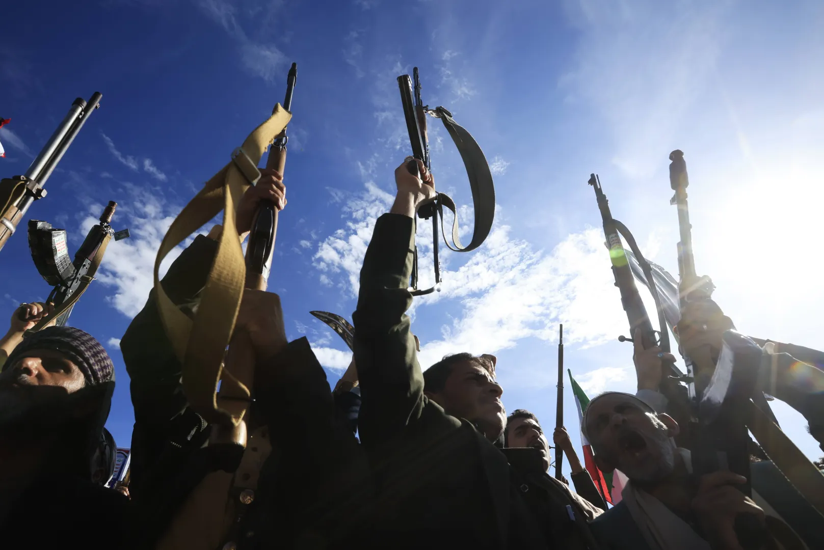 Zwolennicy Huti w Jemenie, fot. PAP/EPA/YAHYA ARHAB