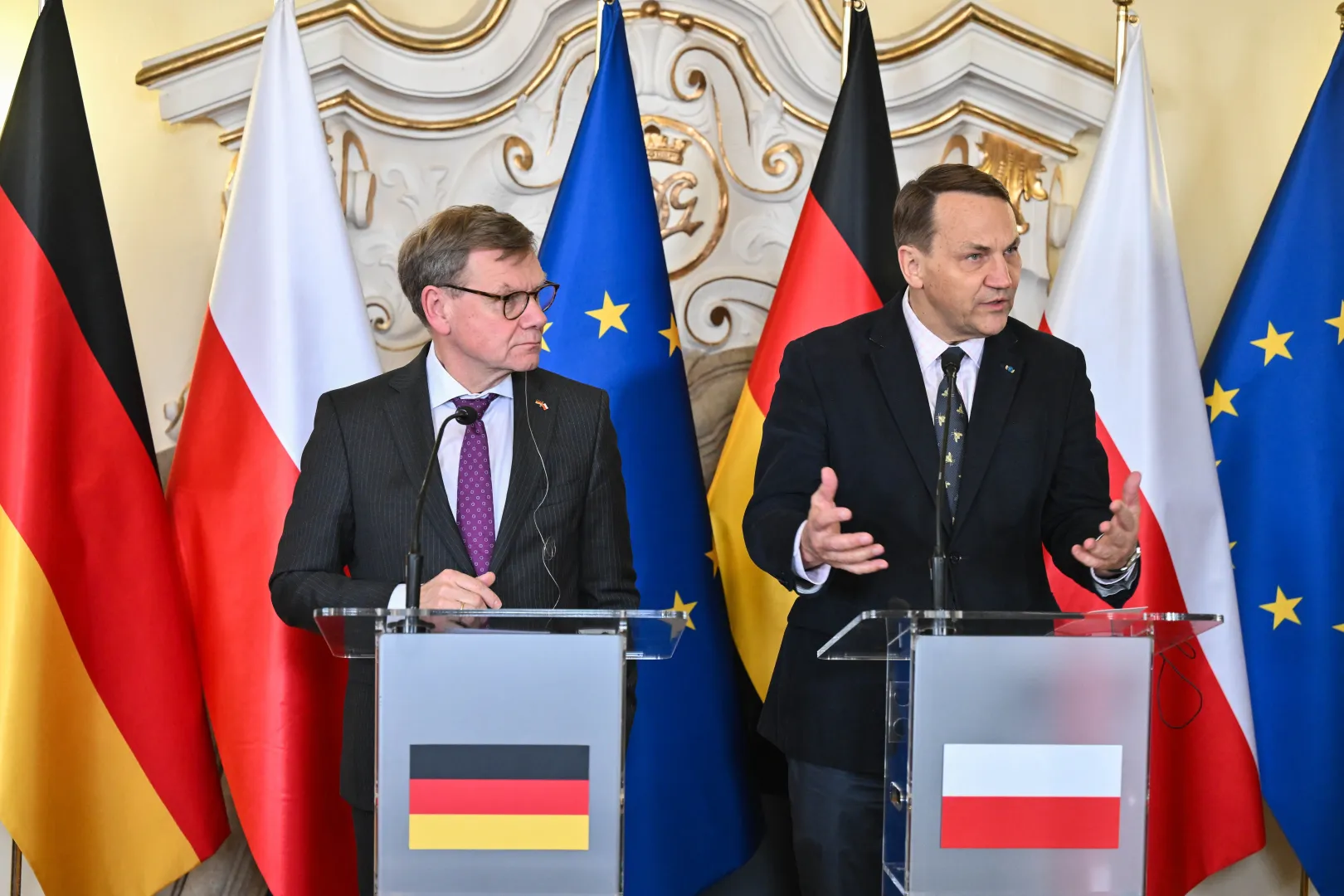 Йоганн Вадефуль та Радослав Сікорський. Fot. PAP/Maciej Kulczyński