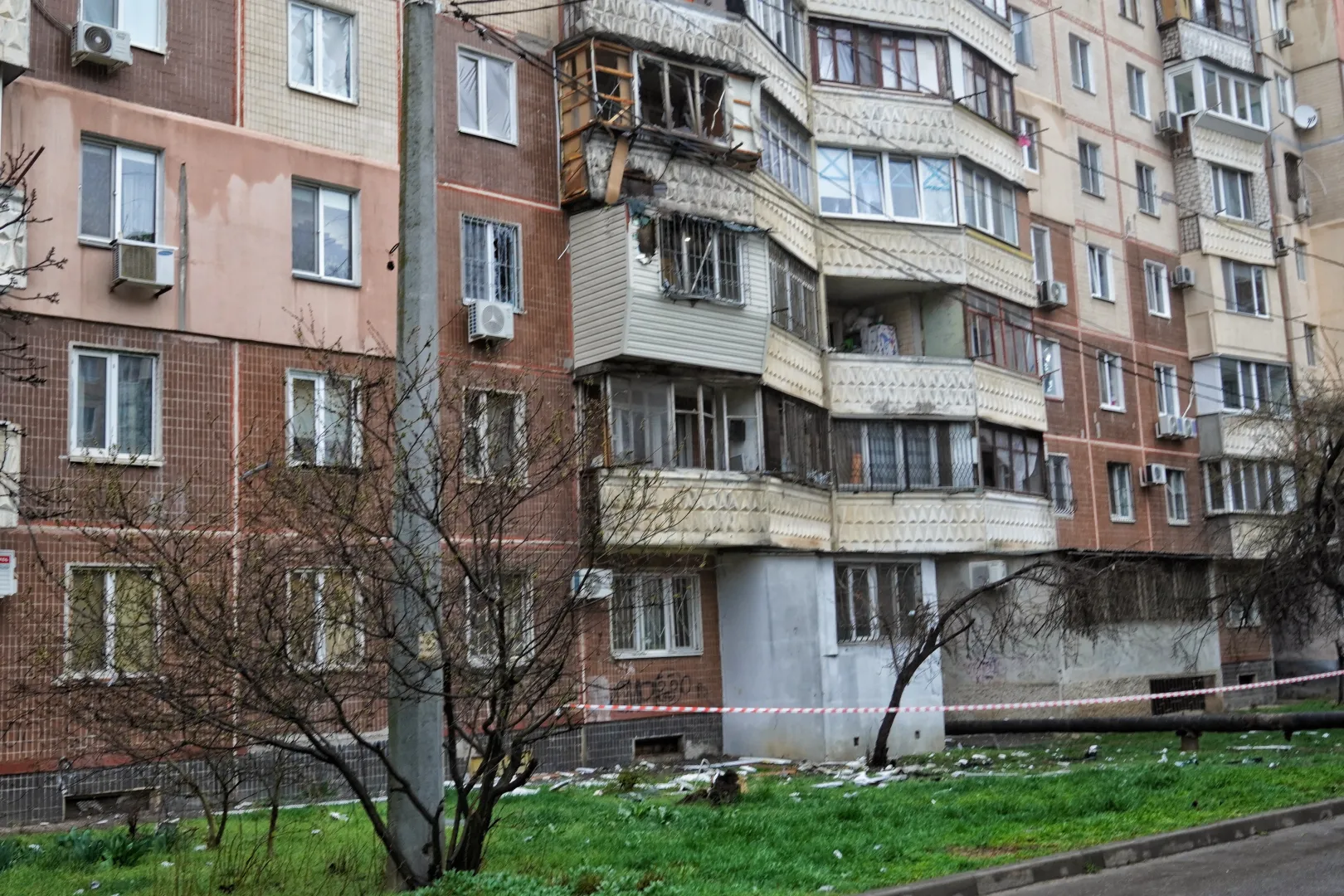 Руйнування після російського ракетного обстрілу в Одесі. Fot. PAP/Alena Solomonova