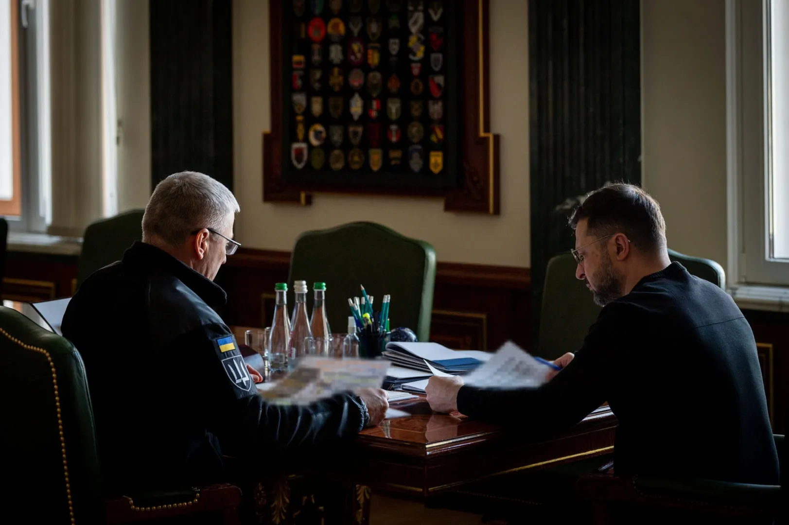 Доповідь керівника Головного управління розвідки Олега Іващенка Володимиру Зеленському. Fot. Facebook/Володимир Зеленський