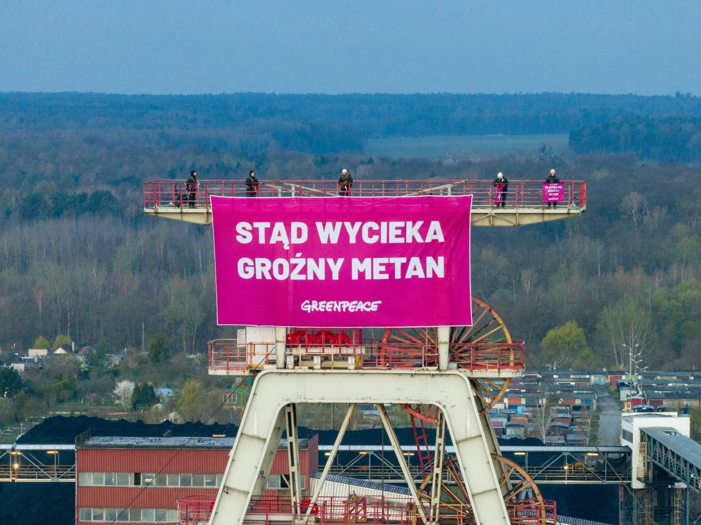 Protest Greenpeace na wieży szybowej kopalni Szczygłowice, fot. X/@Greenpeace_PL
