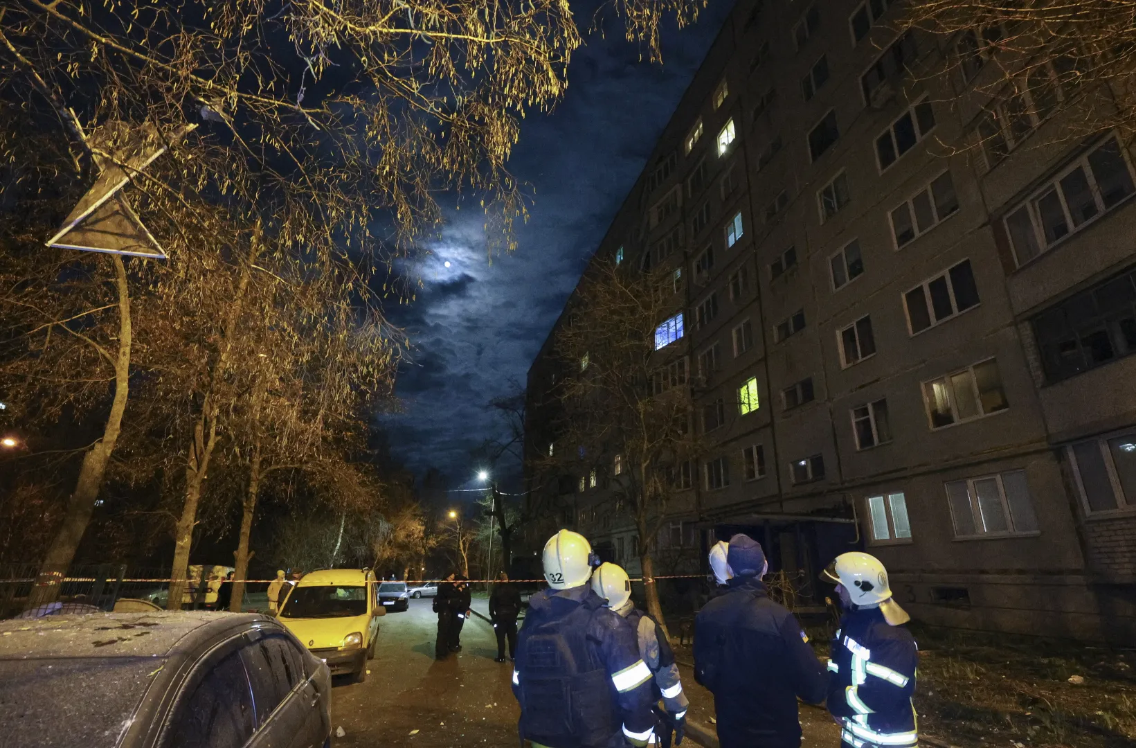 Służby na miejscu ataku. Fot. EPA/SERGEY KOZLOV