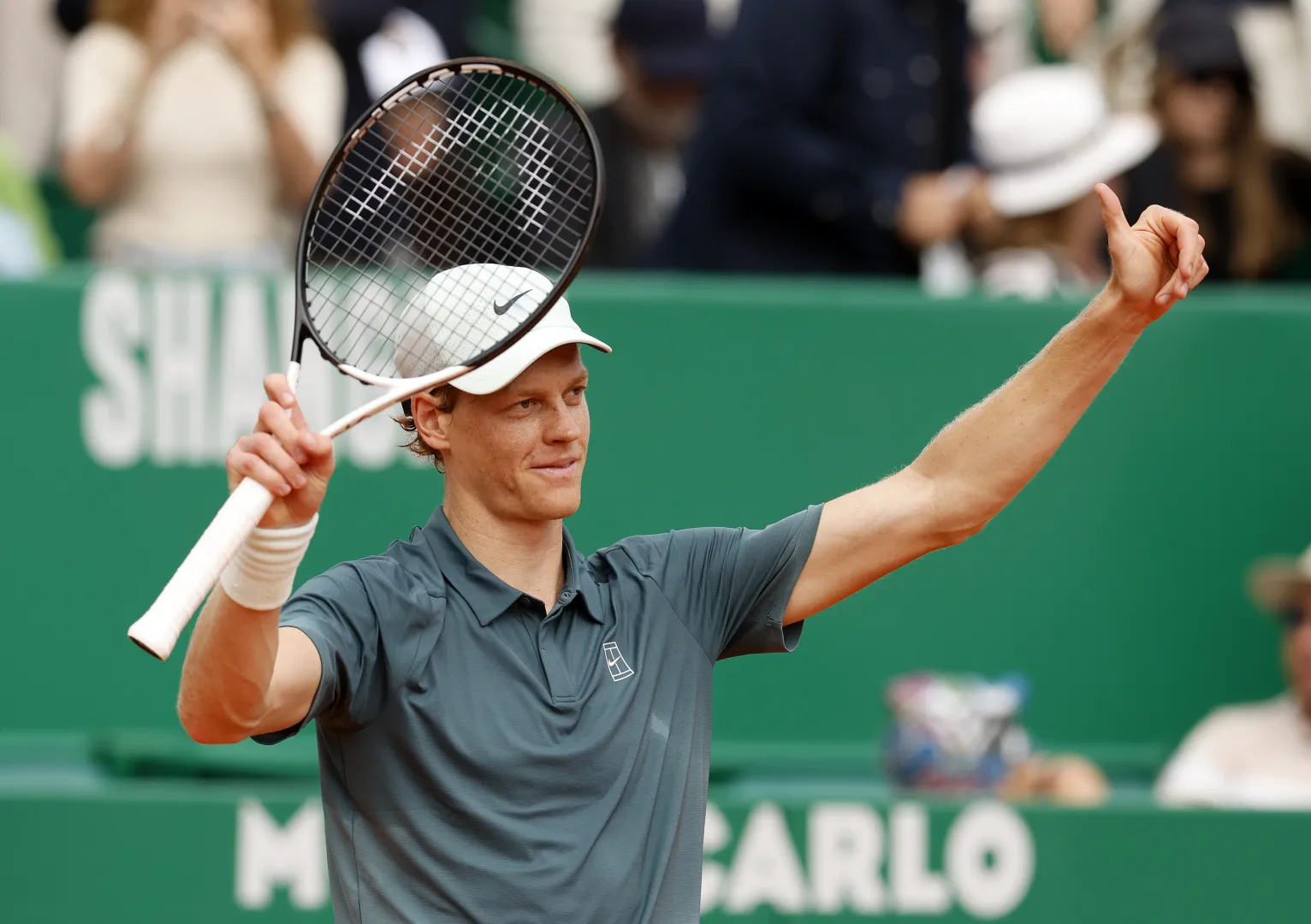 Tenisista Jannik Sinner. Fot. EPA/SEBASTIEN NOGIER