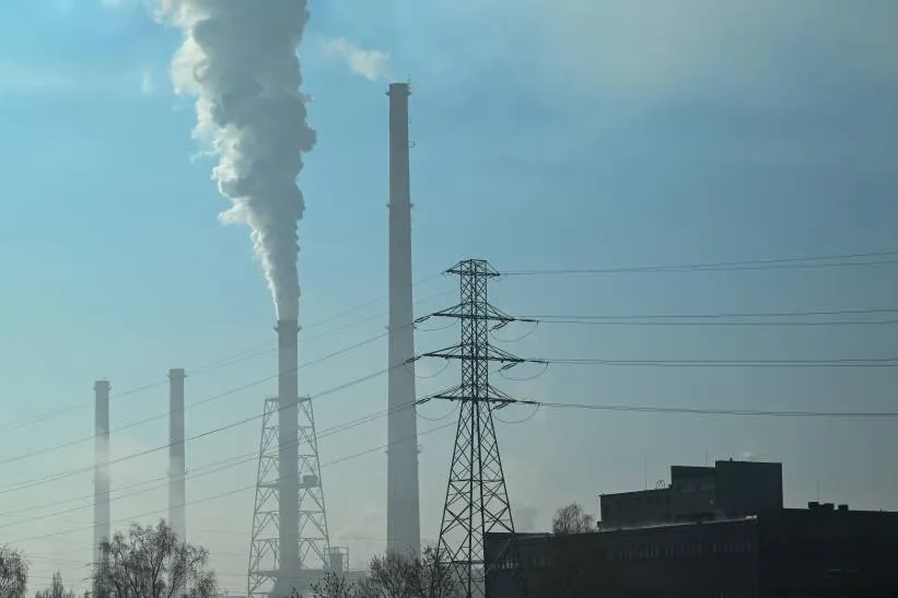 Dym z komina Fot. PAP/Andrzej Jackowski