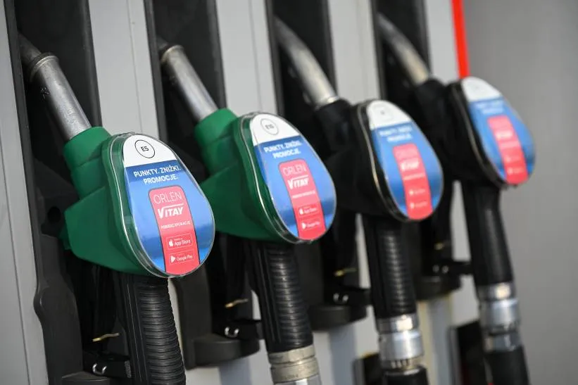 Stacja benzynowa. Fot. PAP/Marcin Obara