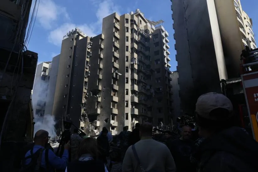 Zniszczenia w Bejrucie. Fot. PAP/EPA/WAEL HAMZEH